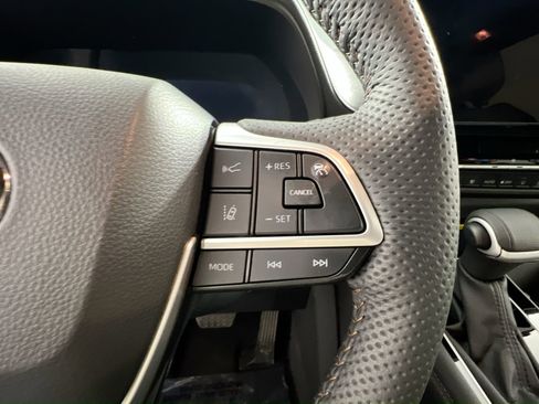 Used 2025 Toyota Sienna Platinum image 19