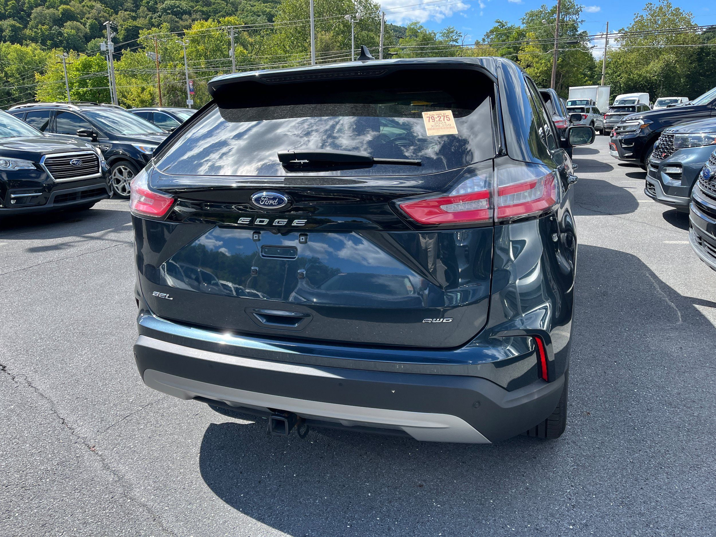 Used 2024 Ford Edge SEL w/ Convenience Package AWD/4WD image 3