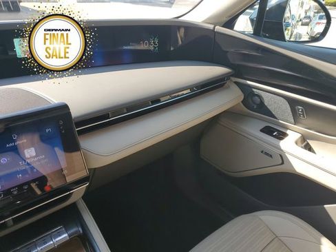 Certified 2024 Lincoln Nautilus Reserve w/ Equipment Group 202A image 31