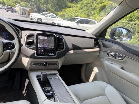 Certified 2024 Volvo XC90 T8 Plus w/ Protection Package Premier AWD/4WD image 31