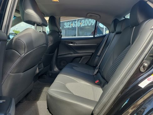 Used 2018 Toyota Camry SE w/ Convenience Package image 8