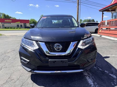 Used 2018 Nissan Rogue S AWD/4WD image 2