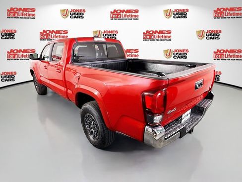 Certified 2018 Toyota Tacoma SR5 AWD/4WD image 2