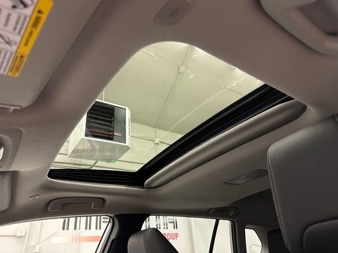 Used 2025 Toyota Corolla Cross XLE w/ Convenience Package image 24