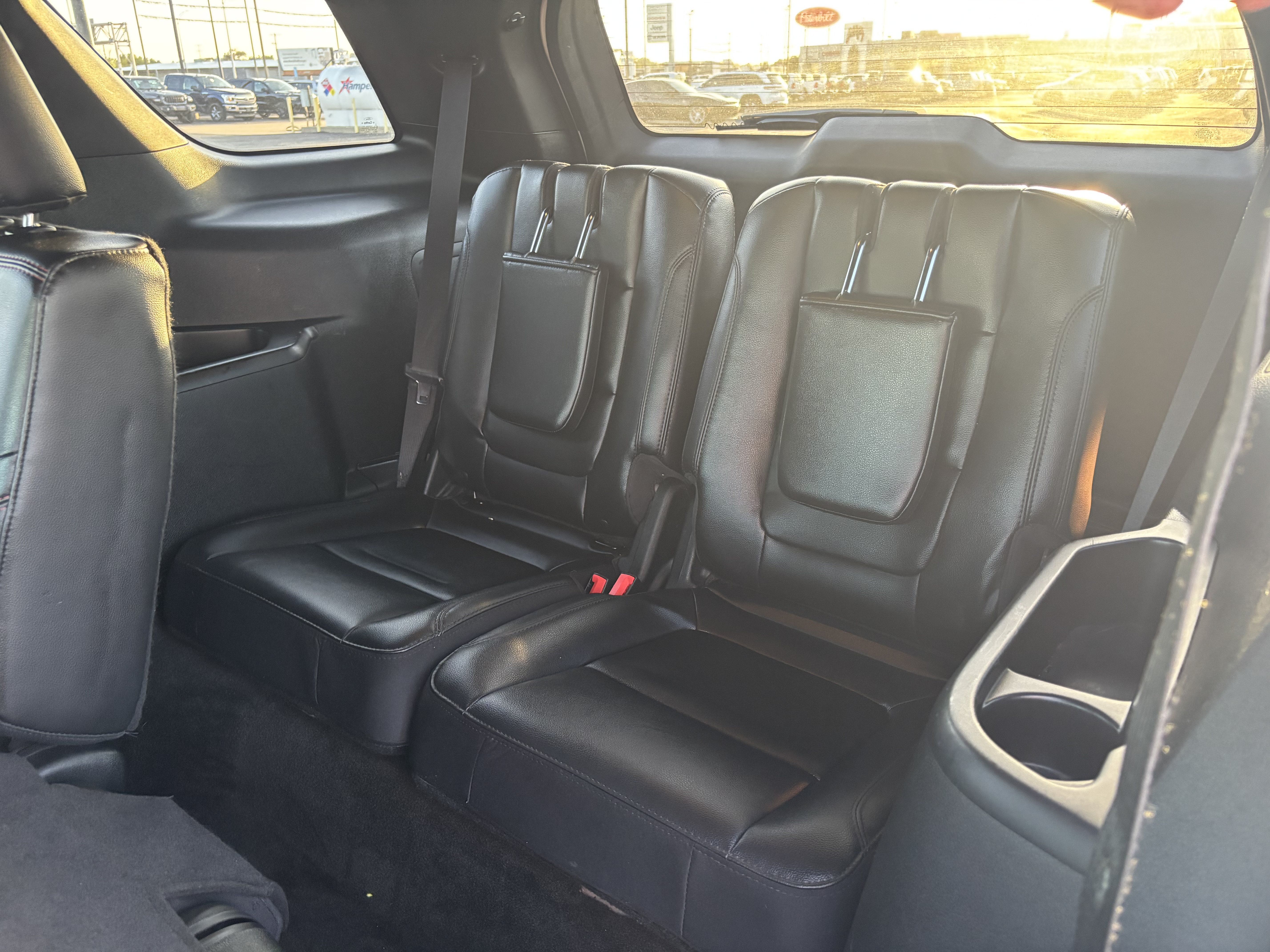 Used 2018 Ford Explorer XLT w/ Equipment Group 202A FWD image 23