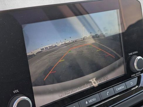 Used 2025 Nissan Pathfinder S image 11