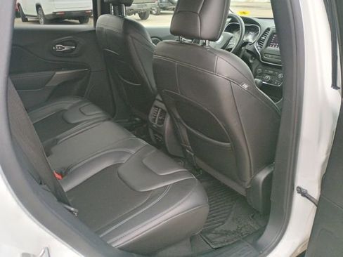 Used 2020 Jeep Cherokee Latitude Plus image 16