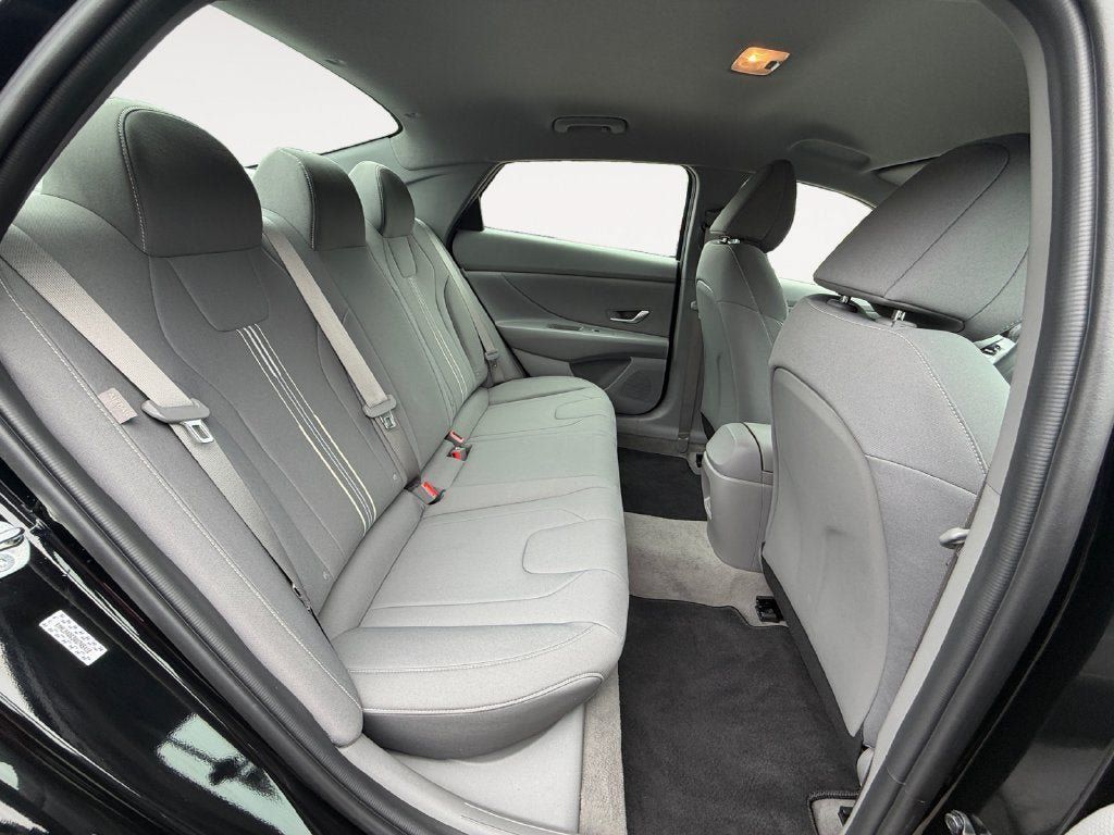 Used 2024 Hyundai Elantra SEL FWD image 24
