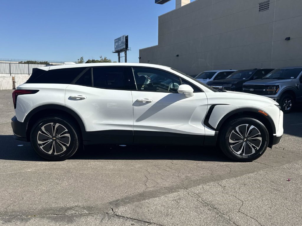 Used 2026 Chevrolet Blazer EV LT FWD image 2