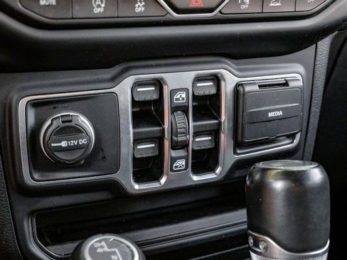 Used 2021 Jeep Wrangler Unlimited Sahara image 35