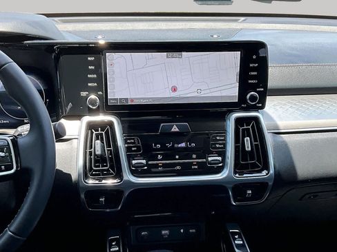 Used 2023 Kia Sorento SX AWD/4WD image 7