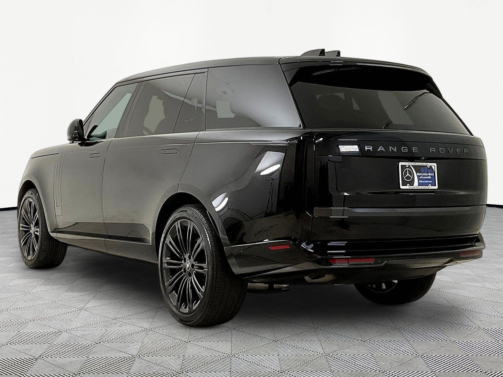 Used 2025 Land Rover Range Rover Long Wheelbase SE AWD/4WD image 4
