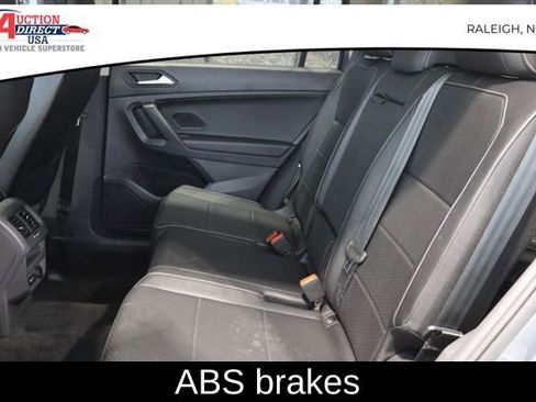 Used 2021 Volkswagen Tiguan SE w/ Panoramic Sunroof Package image 13