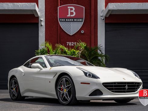 Used 2017 Ferrari California T RWD image 21