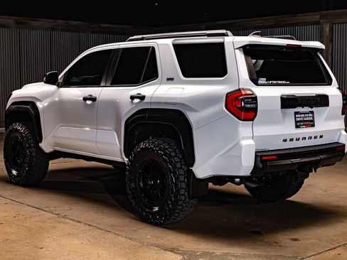 Used 2025 Toyota 4Runner SR5 AWD/4WD image 7