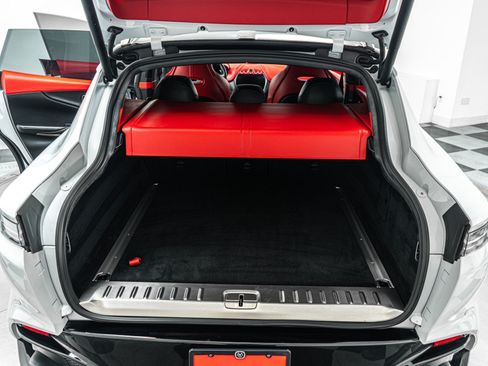 Used 2021 Aston Martin DBX AWD/4WD image 19