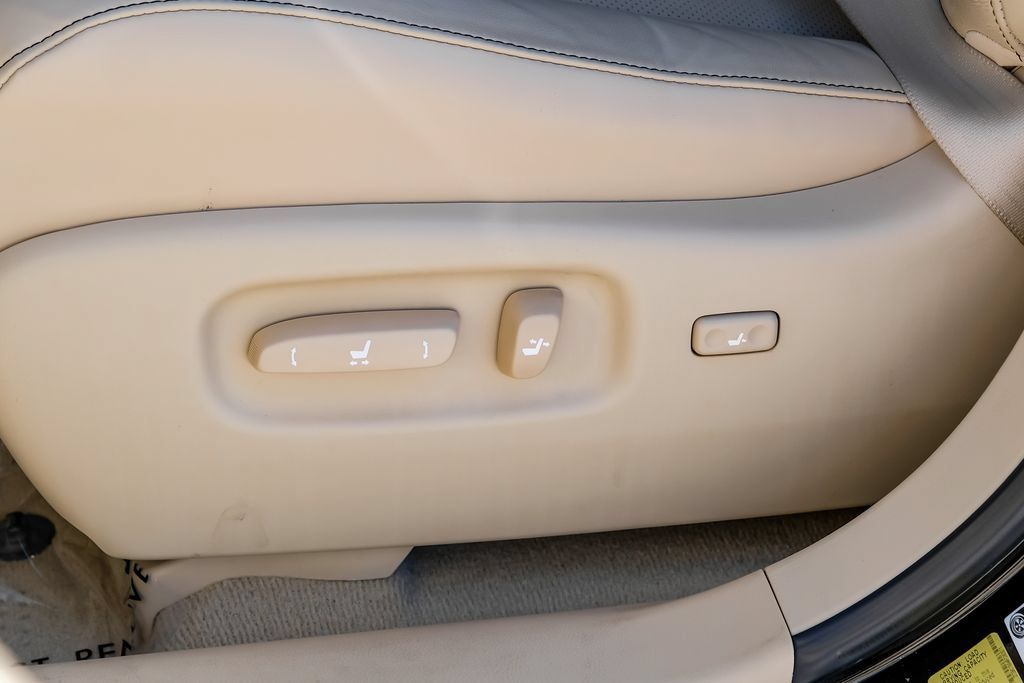 Used 2015 Lexus RX 450h AWD image 32