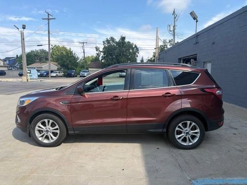 Used 2018 Ford Escape SE w/ SE Sync 3 Package FWD image 4