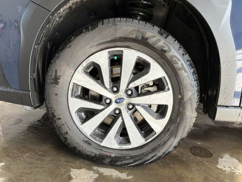 Certified 2025 Subaru Outback Premium w/ Popular Package #1A image 5