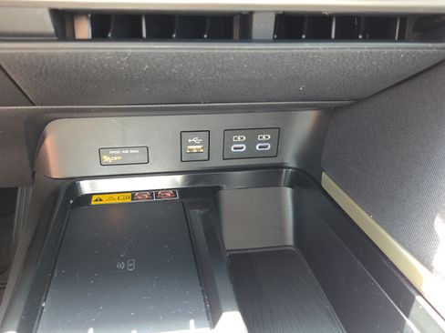 Used 2025 Toyota Camry LE FWD image 23