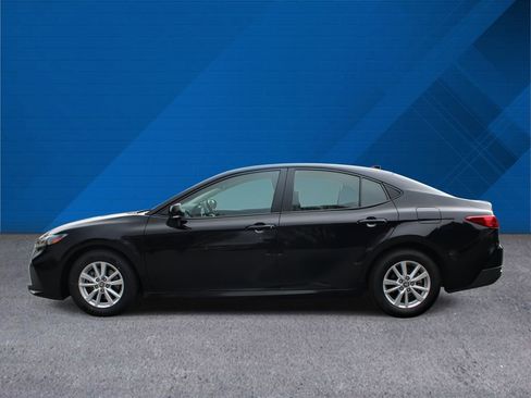 Used 2025 Toyota Camry LE image 6