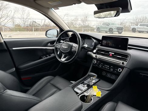 Used 2025 Genesis G70 2.5T image 22