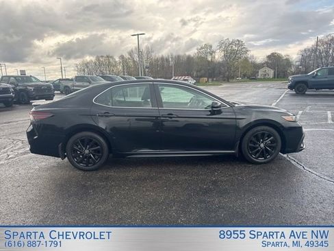 Used 2024 Toyota Camry SE image 2