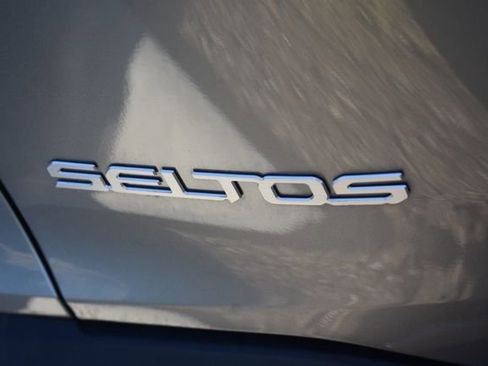 Used 2024 Kia Seltos LX AWD/4WD image 12