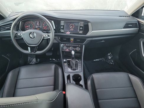 Certified 2021 Volkswagen Jetta SE image 9