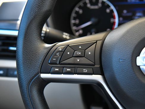 Used 2025 Nissan Altima 2.5 SV FWD image 29