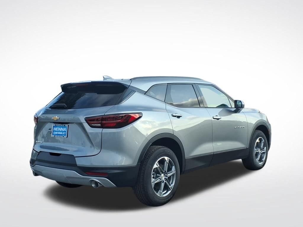New 2026 Chevrolet Blazer LT w/ Convenience Package FWD image 3