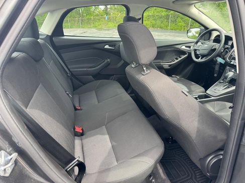 Used 2018 Ford Focus SEL w/ Cold Weather Package FWD image 11