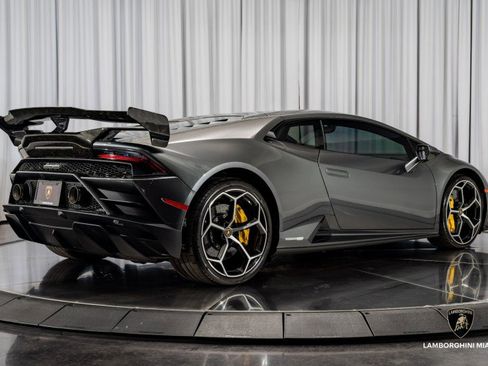 Used 2022 Lamborghini Huracan EVO image 23