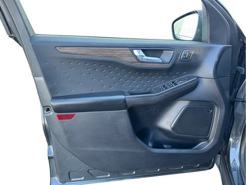 Used 2020 Ford Escape Titanium FWD image 18
