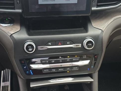 Used 2020 Ford Explorer Platinum AWD/4WD image 6