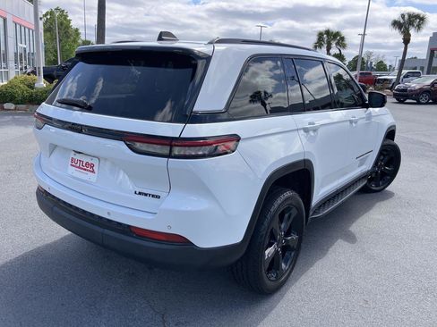 Used 2023 Jeep Grand Cherokee Limited w/ Black Appearance Package image 5