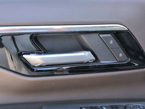 New 2026 Chevrolet Suburban LS image 16