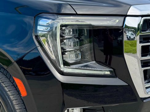 Used 2022 GMC Yukon XL SLT w/ SLT Premium Package AWD/4WD image 20