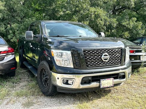 Used 2019 Nissan Titan SV w/ SV Convenience Package RWD image 4