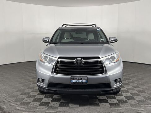 Used 2015 Toyota Highlander Limited w/ Driver Technology Package FWD image 2