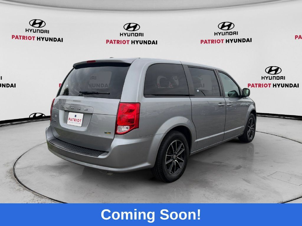 Used 2018 Dodge Grand Caravan SE FWD image 3