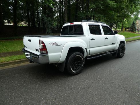 Used 2010 Toyota Tacoma PreRunner RWD image 23