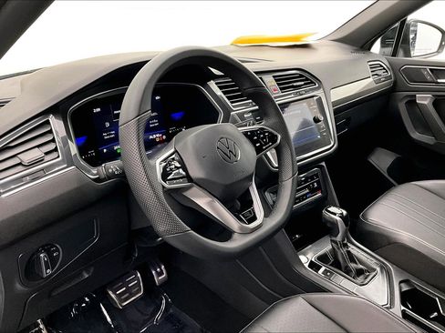 Used 2022 Volkswagen Tiguan SE R-Line FWD image 19