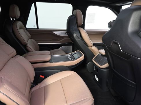 New 2026 Lincoln Navigator Black Label AWD/4WD image 18