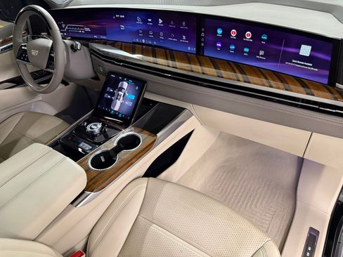 Certified 2025 Cadillac Escalade ESV Sport Platinum w/ LPO, ONYX Package AWD/4WD image 60