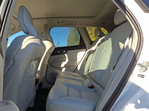 Used 2025 Volvo XC60 B5 Core image 10