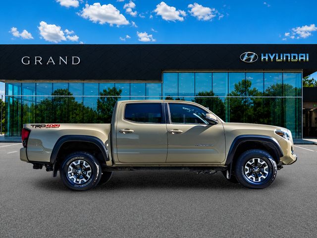 Used 2019 Toyota Tacoma TRD Off-Road w/ Technology Package AWD/4WD image 7
