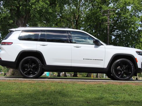 Used 2023 Jeep Grand Cherokee L Limited w/ Luxury Tech Group II AWD/4WD image 9