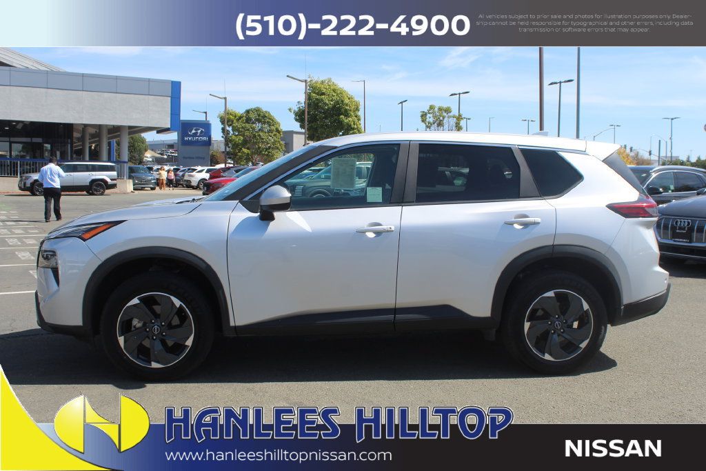 Used 2025 Nissan Rogue SV AWD/4WD image 2