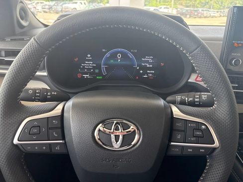 Used 2026 Toyota Sienna Limited FWD image 20